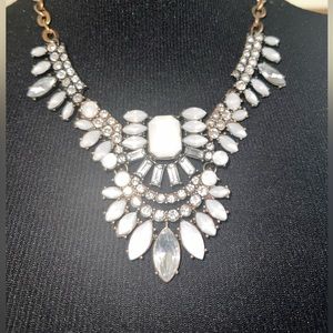 🌺STATEMENT NECKLACE WITH OPAL COLOR STONES WITH GOLD TONE ADJUSTABLE CHAIN🌺